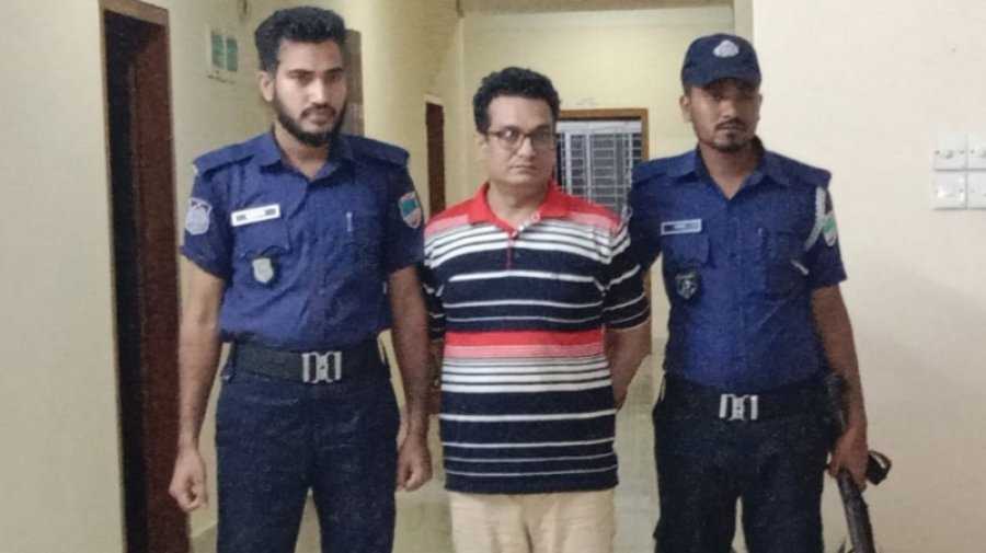 ভারতে যাওয়ার সময় স্বেচ্ছাসেবক লীগ নেতা আটক