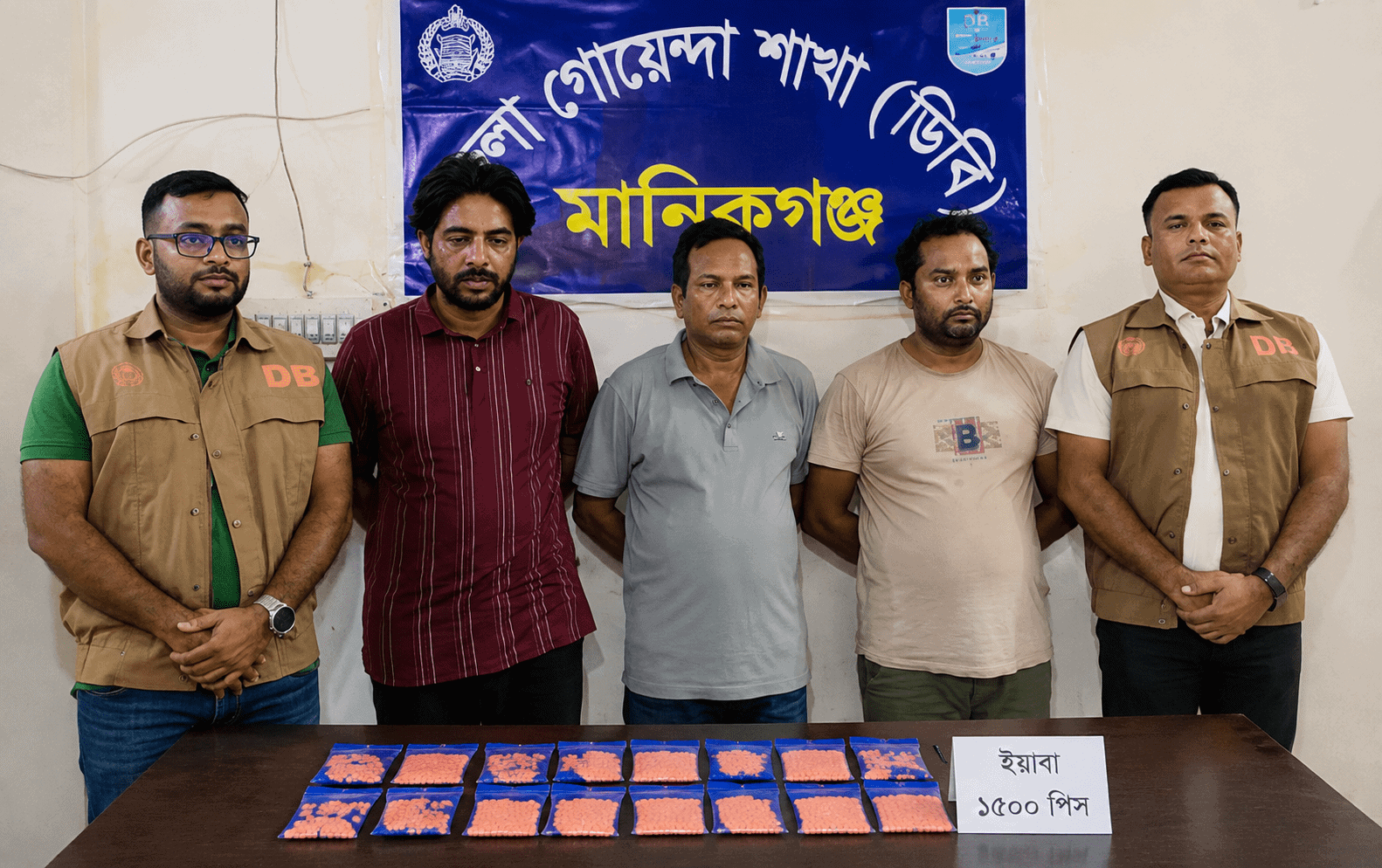 সরকারি অ্যাম্বুলেন্সে ইয়াবা পাচার, চালকসহ গ্রেপ্তার ৩