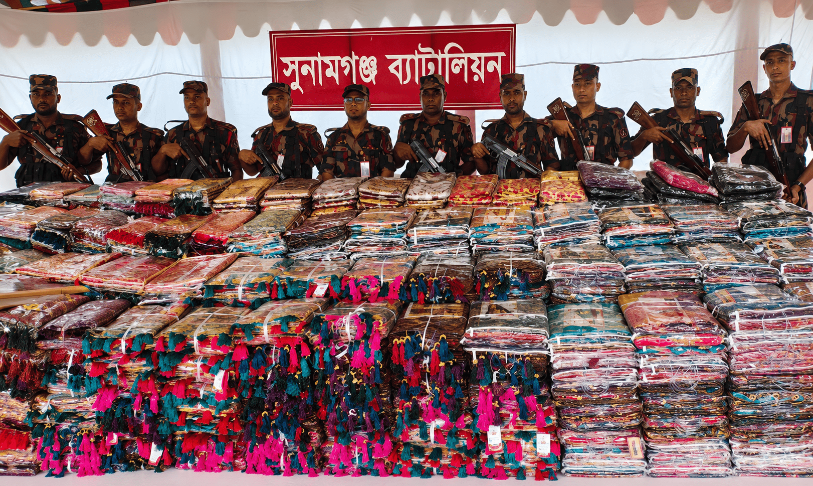 সুনামগঞ্জে কাভার্ড ভ্যানসহ ৩ কোটি ৫৮ লাখ টাকার ভারতীয় শাড়ি আটক
