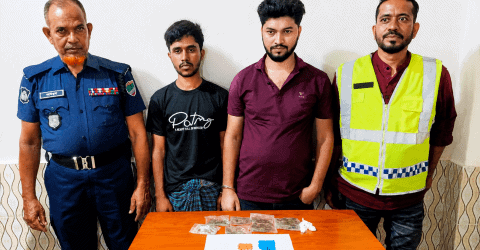 খাজুরা ক্যাম্প পুলিশের অভিযানে ৬৯ পিস ইয়াবাসহ দুই যুবক আটক
