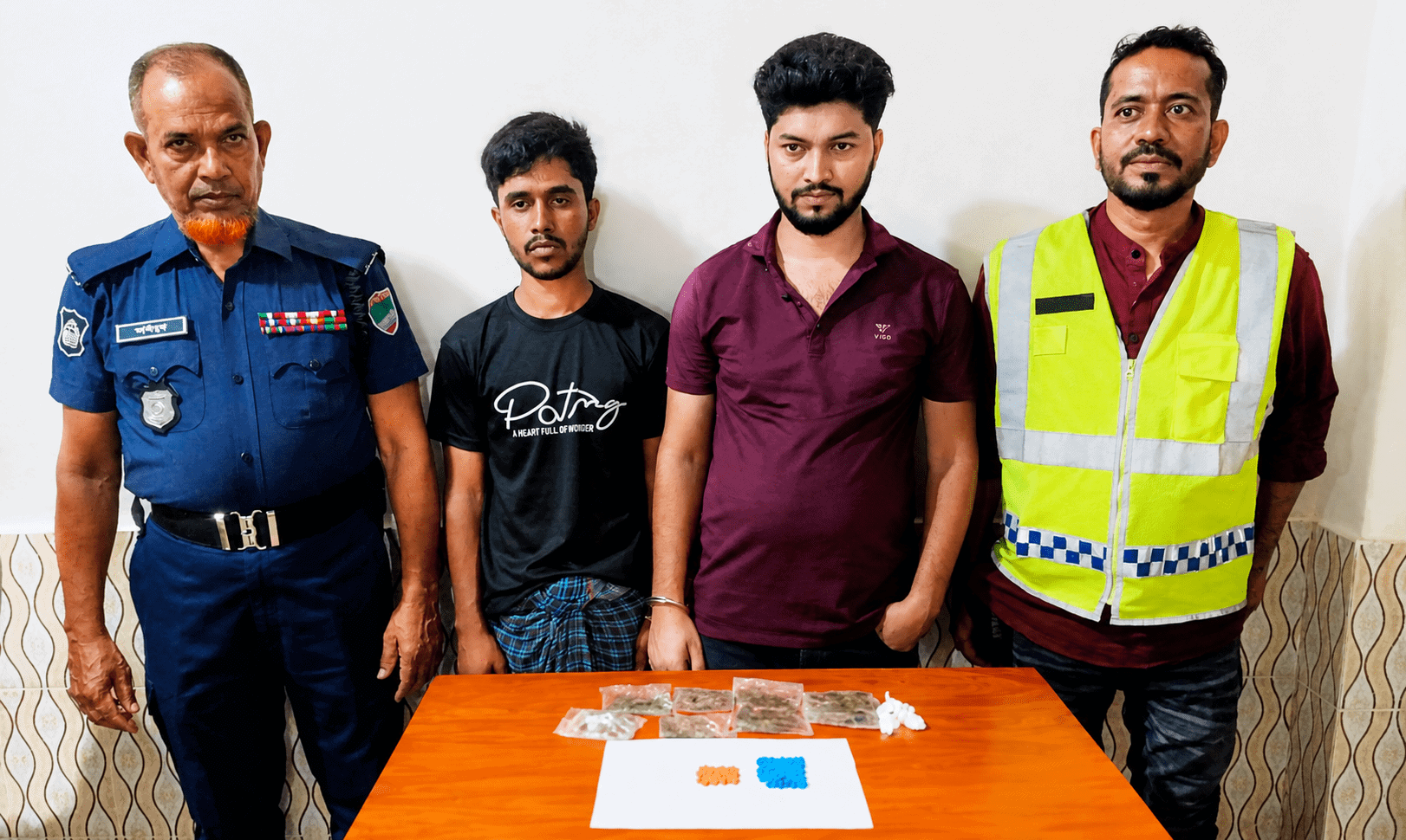 খাজুরা ক্যাম্প পুলিশের অভিযানে ৬৯ পিস ইয়াবাসহ দুই যুবক আটক